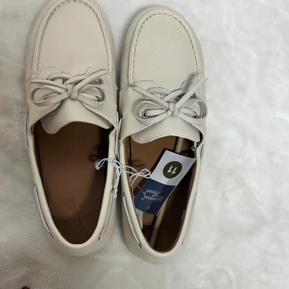 Universal Thread Women's Cream Loafers